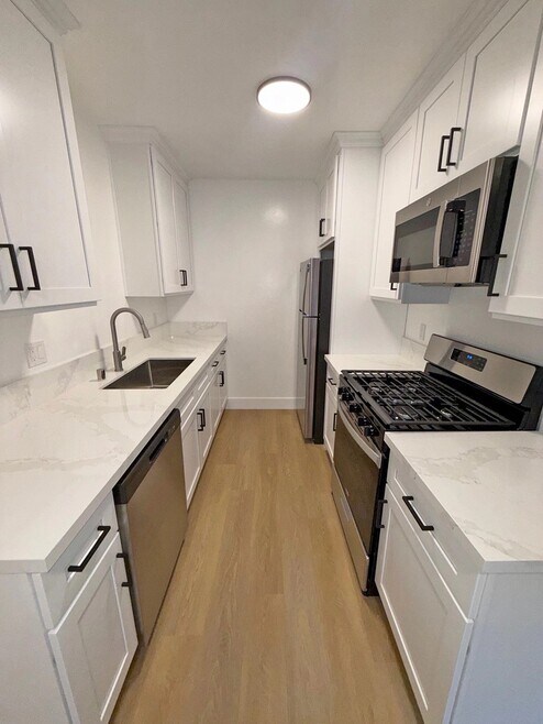 Building Photo - 3685 Mentone Ave