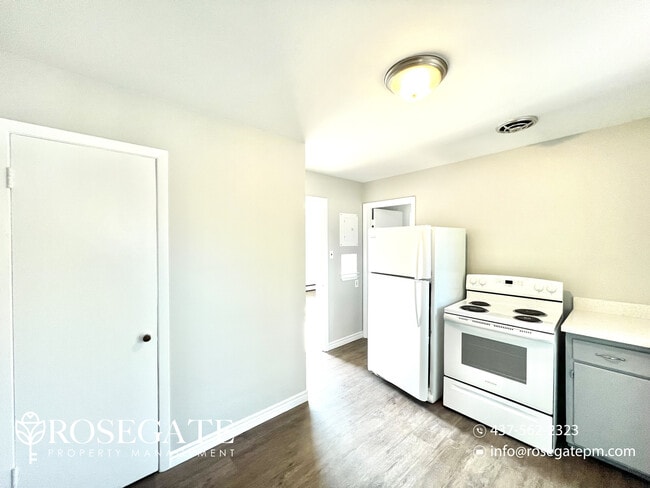 Building Photo - Charming & Modern 2-Bedroom Unit in Centra...