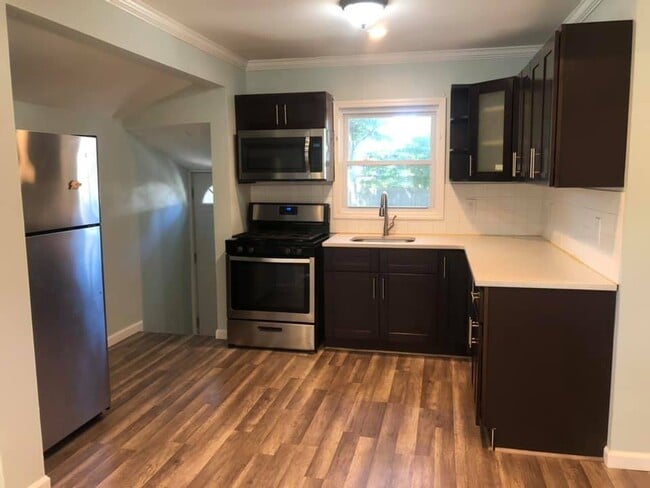 Building Photo - 49 Dover Ave