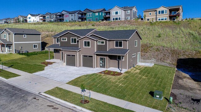 Foto del edificio - New South Hills Duplex Stunner!