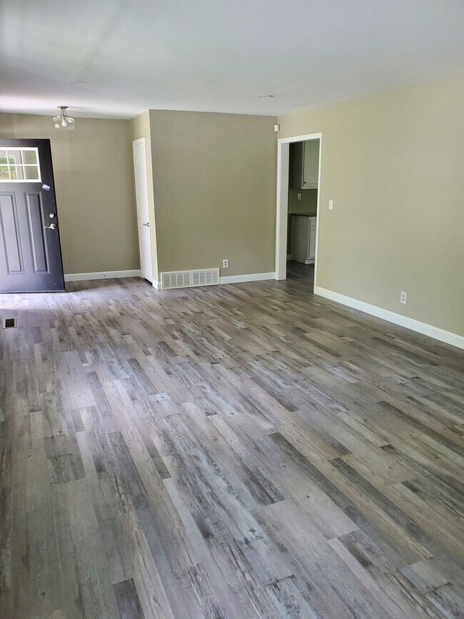 Foto del edificio - 4 Bed 2 bath newly remodeled