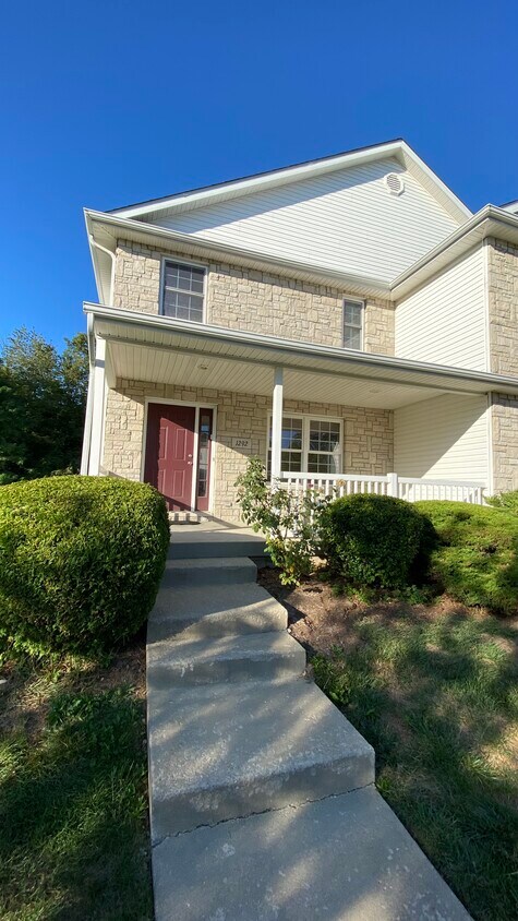 Front porch/ entrance - 1292 S Cobble Creek Cir