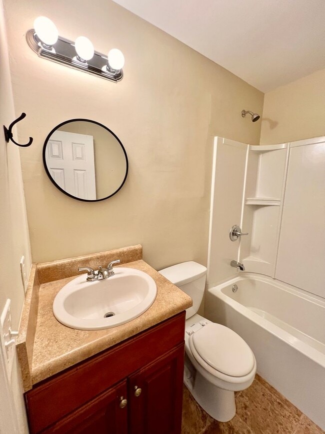 Building Photo - 2 Bed 1 Bath in East Nashville by Shelby $1525/mo