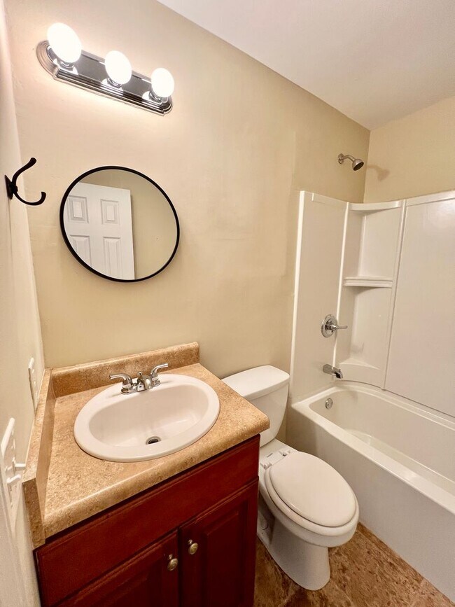 Foto del edificio - 2 Bed 1 Bath in East Nashville by Shelby $1525/mo