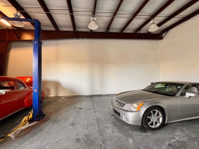 Building Photo - 128 Elk Dr