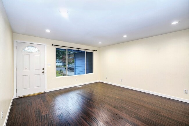 Building Photo - 7704 135th Place NE