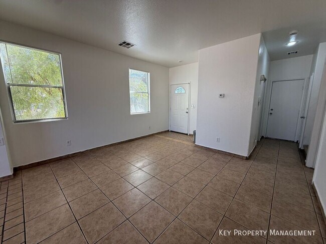 Foto del edificio - 5968 Hickory Nut Ave