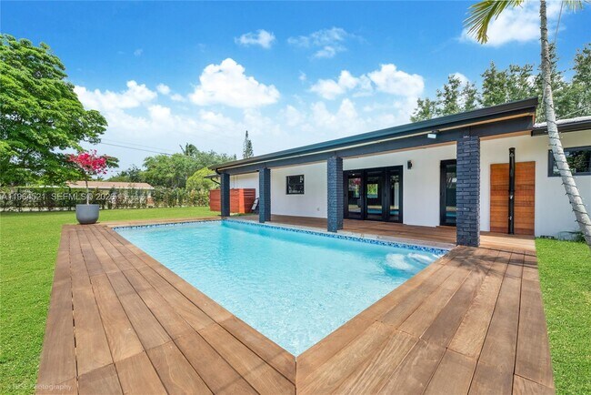 Foto del edificio - 8270 SW 130th St