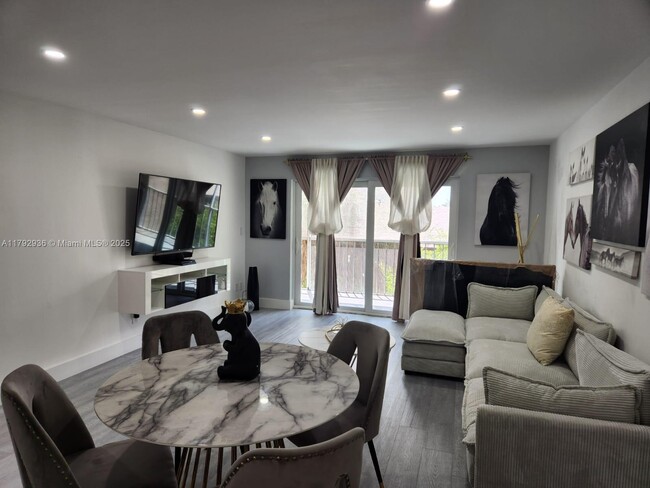 Foto del edificio - 17000 NW 67th Ave