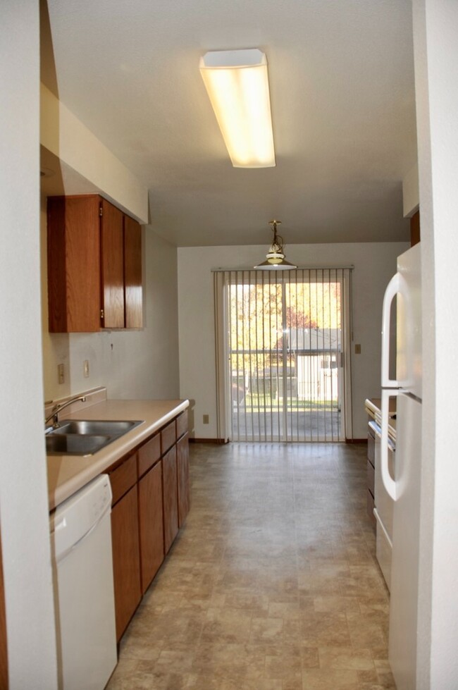 Building Photo - 2nd Floor Unit- Hayden Apts- 2 bed 1 bath