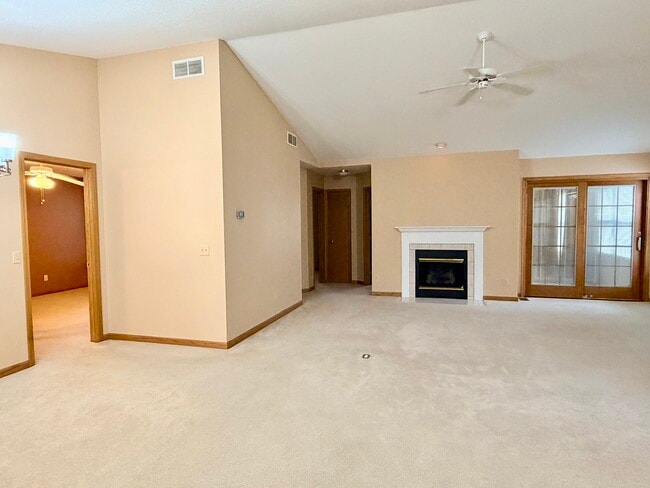 Foto del edificio - 404 E Windwood Ln