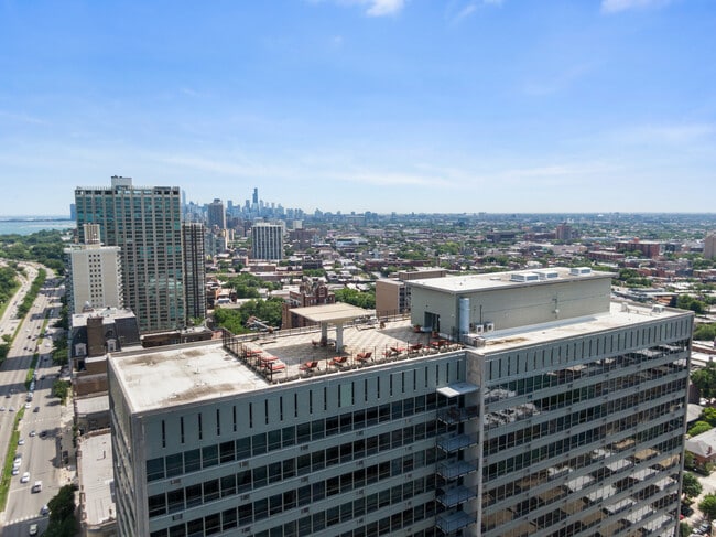 Building Photo - 3550 N Lake Shore Dr