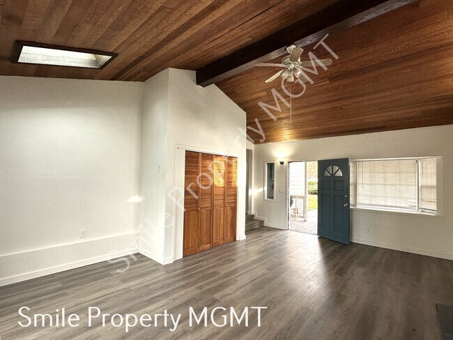 Foto del edificio - Comfortable Southeast Portland Living with Private Fenced Yards