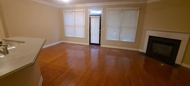 Building Photo - 1685 Oakbrook Lake Dr NW