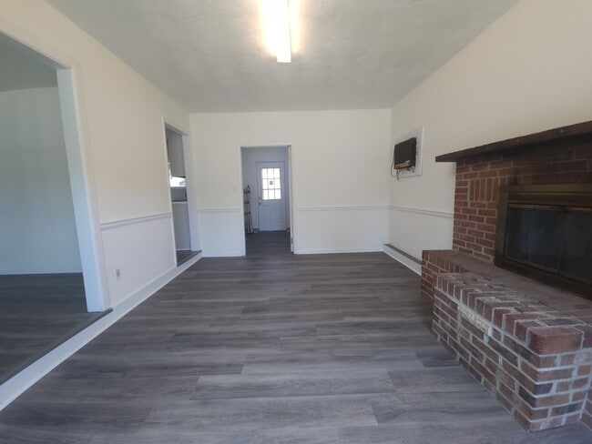 Building Photo - 846 Drawbridge Dr