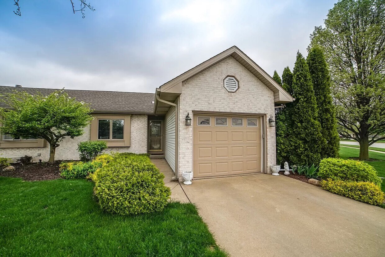 203 Dartmouth Dr, Bourbonnais, IL 60914 Townhouse for Rent in