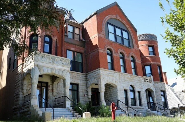 Building Photo - Hanscom and Georgia Row Apartments