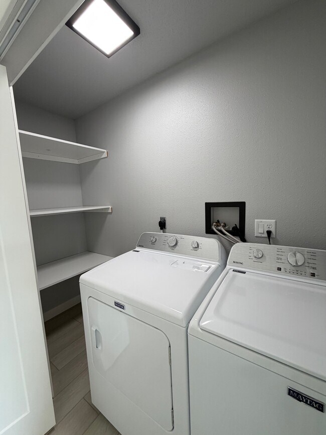 Foto del edificio - 1413 Charles St