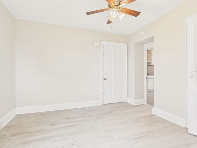 Building Photo - 1213 Green St