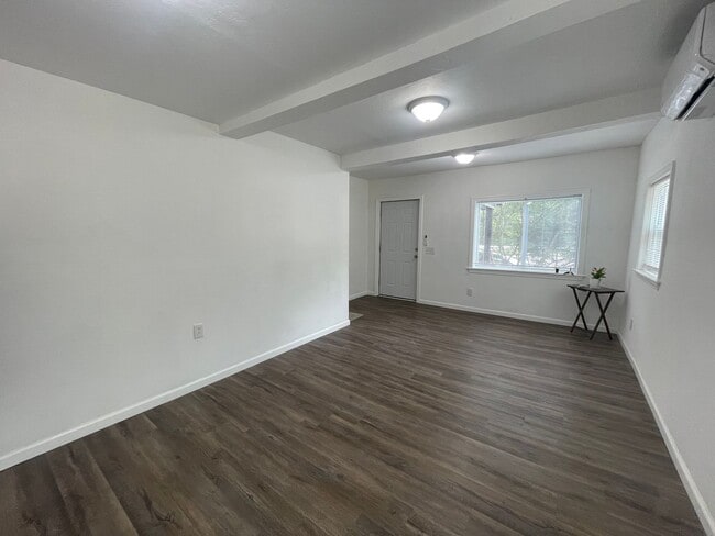 Foto del edificio - Modern, Fully Renovated Two-Story Apartment – $1,850/month | Pittsfield, MA