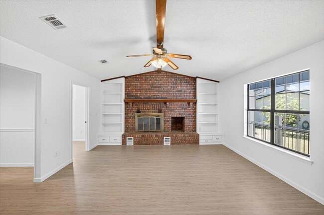 Foto del edificio - 12 Corbin Ct