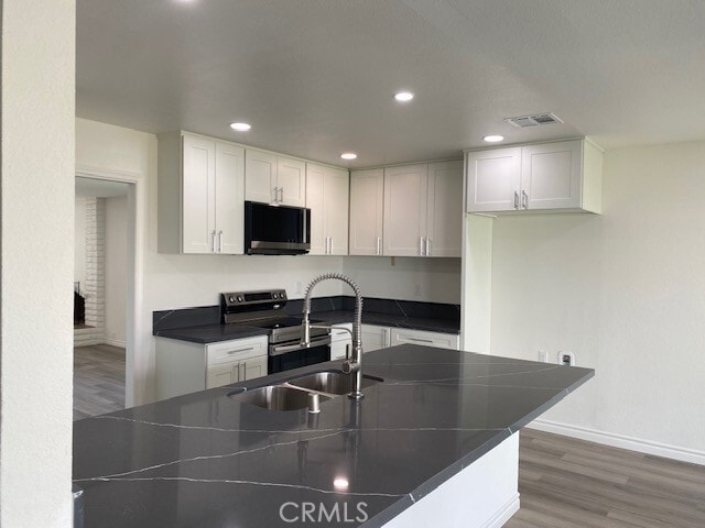 Foto del edificio - 24621 Dardania Ave