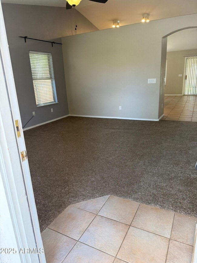 Building Photo - 1695 W Macaw Dr
