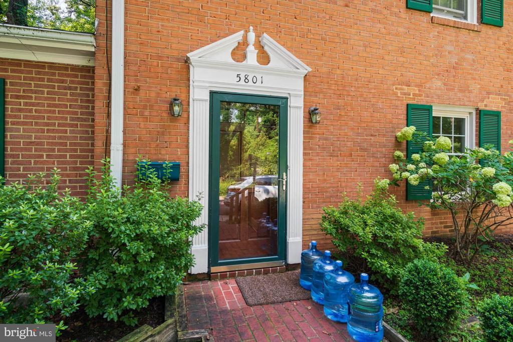Foto principal - 5801 Devonshire Dr