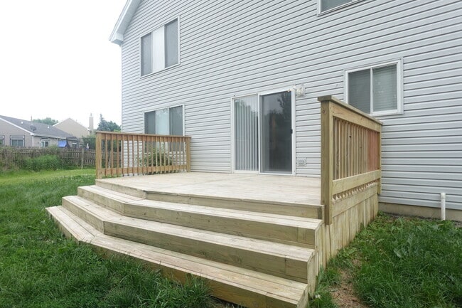 Building Photo - 337 S Arrowhead Ct