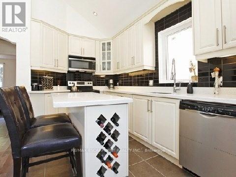 Photo du bâtiment - 166 Gledhill Ave