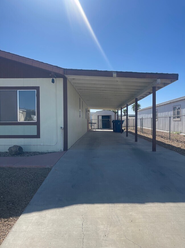 Building Photo - 954 Roadrunner Dr