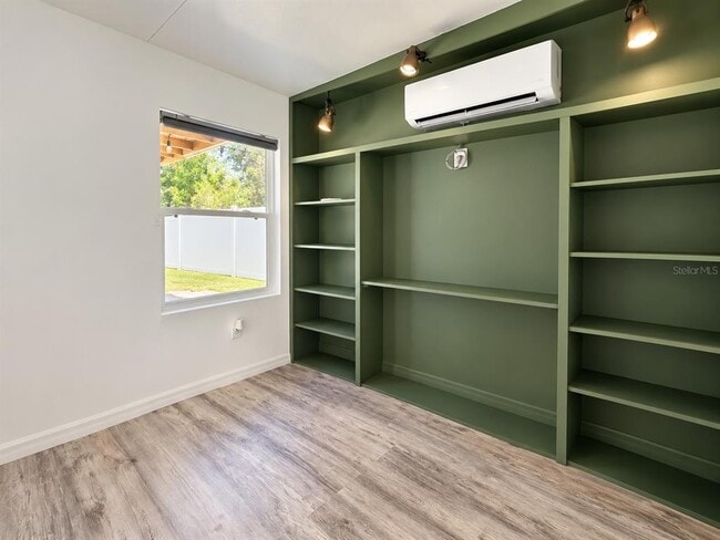 Building Photo - 13414 Meadowfield Dr