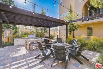 Building Photo - 681 S District Way