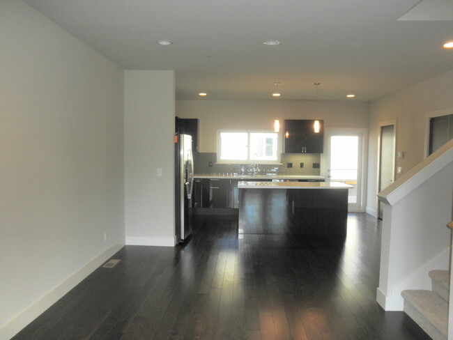 Building Photo - 994 NE High St Issaquah, WA 98029 $3,650 P...