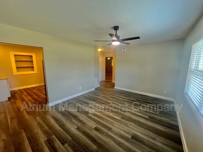 Building Photo - 46 Narcissus Dr