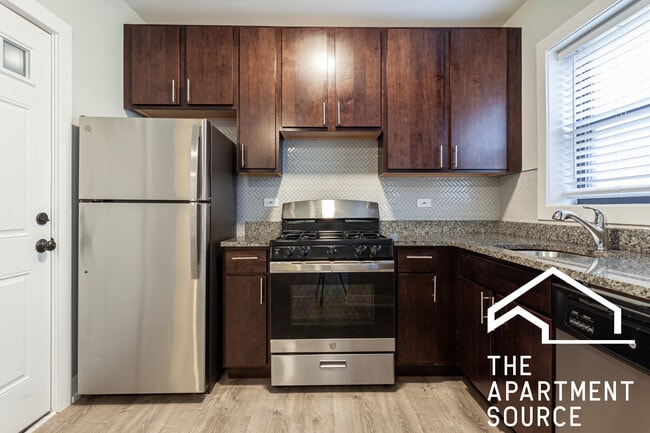 Foto del edificio - 705 W Brompton Ave