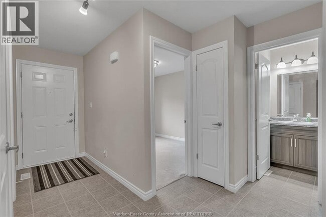 Building Photo - 3205 Seville Ave