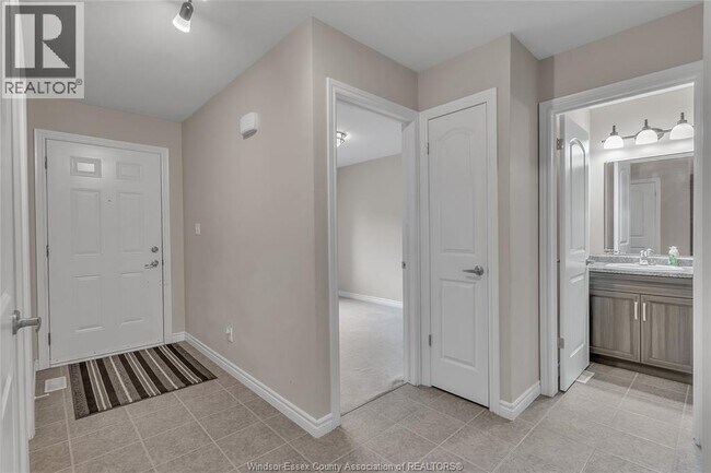 Photo du bâtiment - 3205 Seville Ave