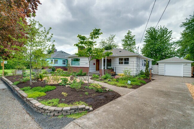 Building Photo - 3407 SE 71st Ave