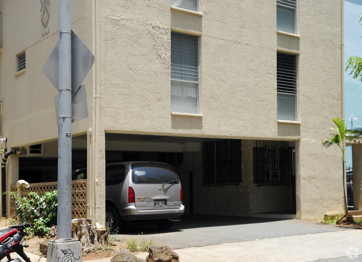 Building Photo - 426 Namahana St