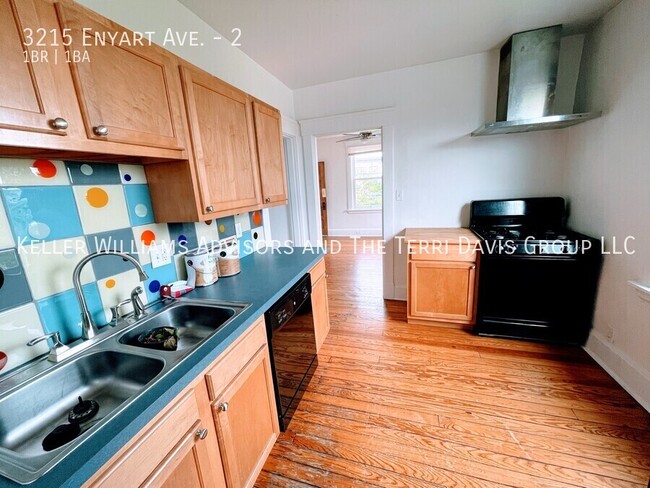 Building Photo - 3215 Enyart Ave