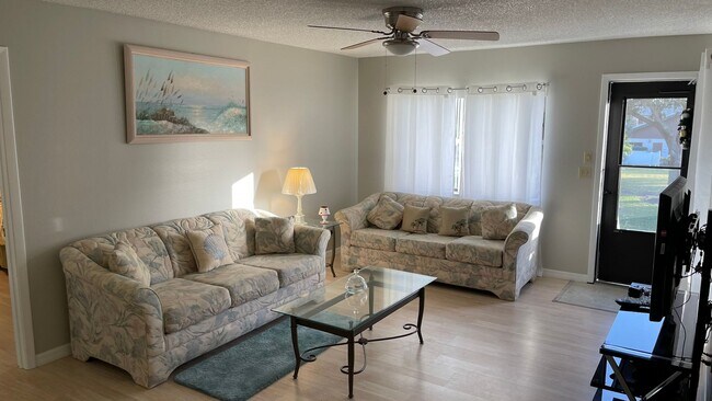 Foto del edificio - Furnished Annual Rental