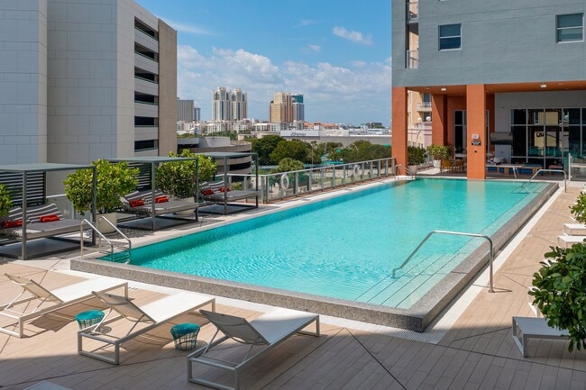 Building Photo - Motion at Dadeland