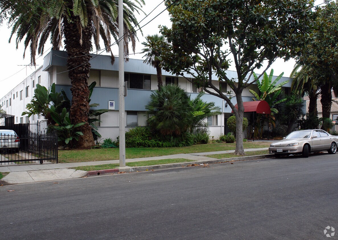 Edificio - 115 N Oak St