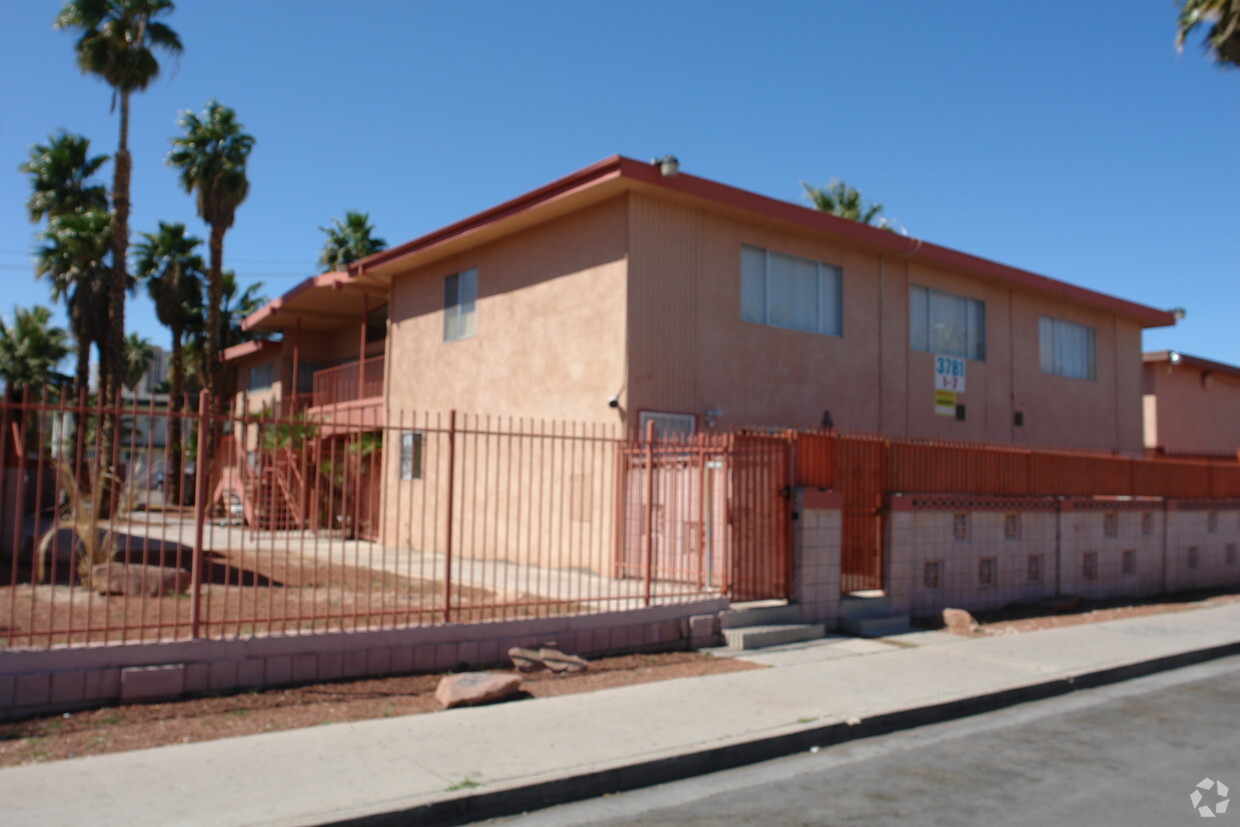 Primary Photo - 3781 Royal Crest St