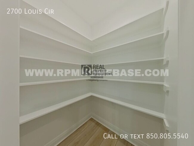 Building Photo - 2700 Louis Cir