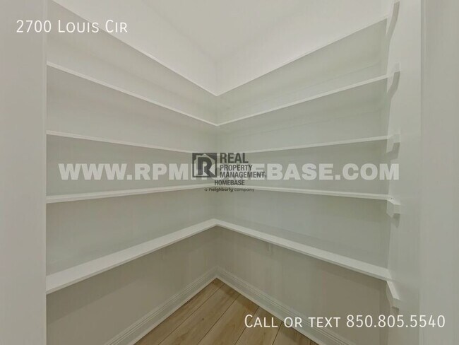 Foto del edificio - 2700 Louis Cir