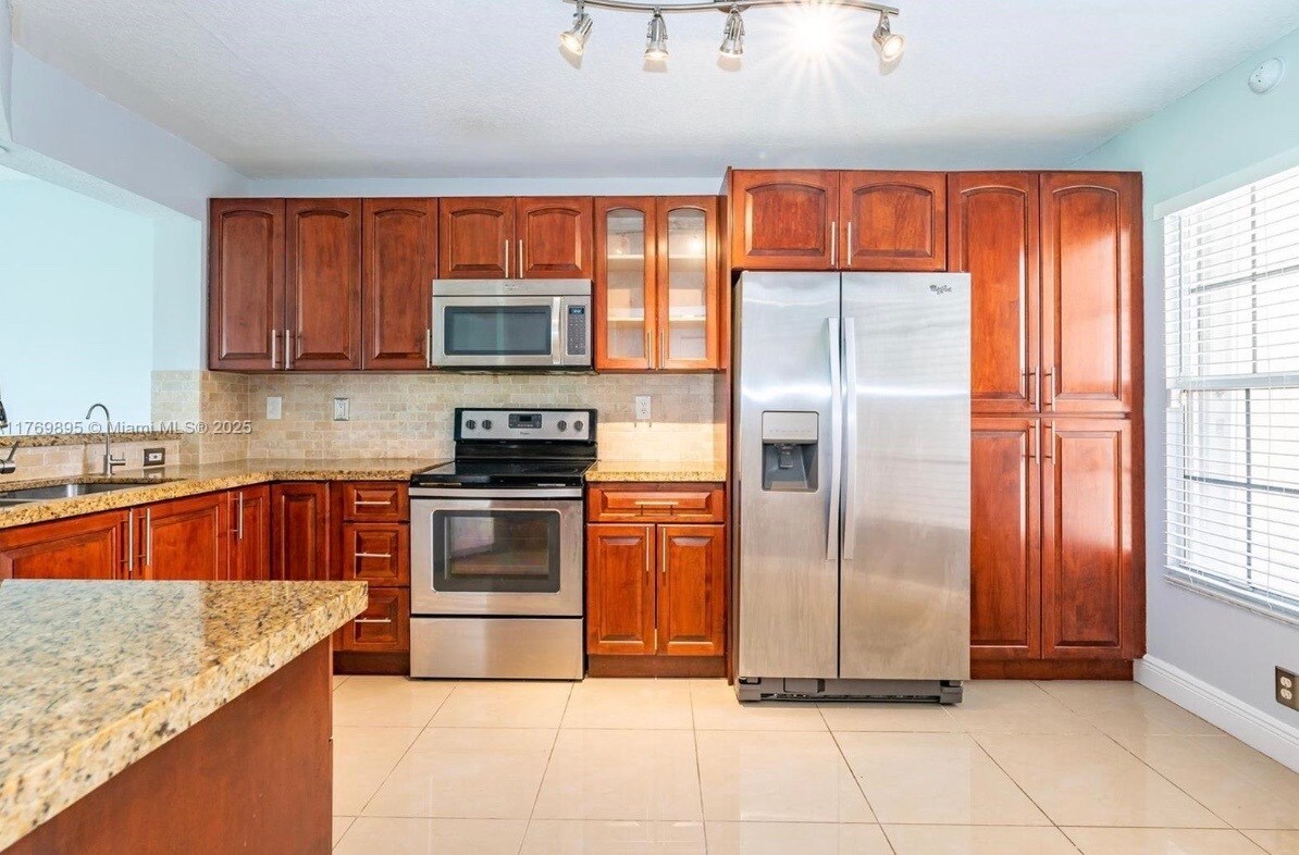 Foto principal - 8147 Southgate Blvd
