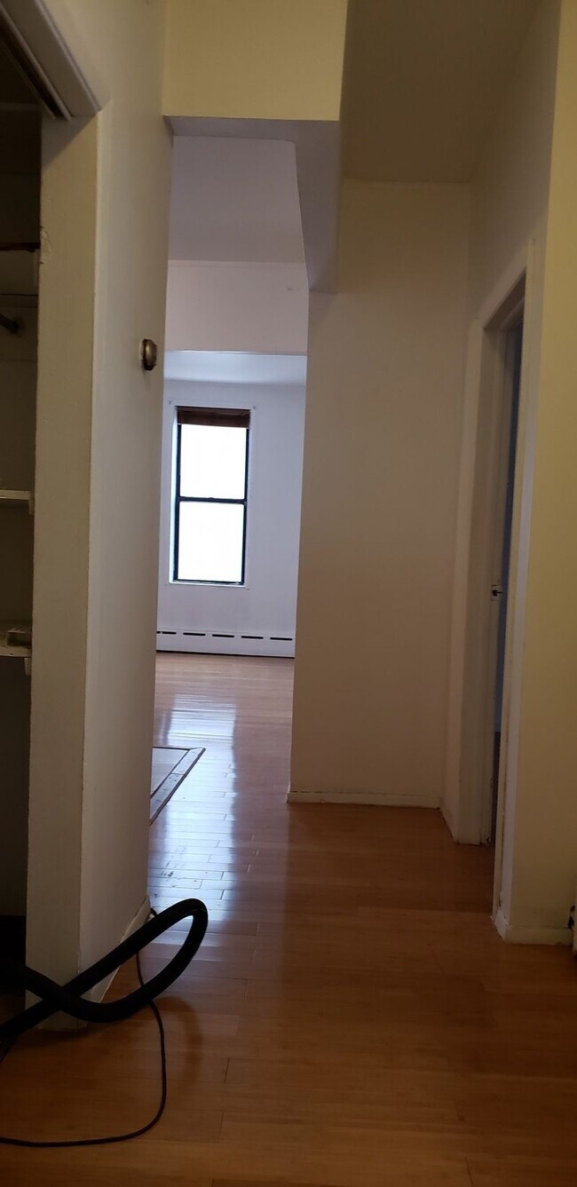 Building Photo - 2523 43rd St