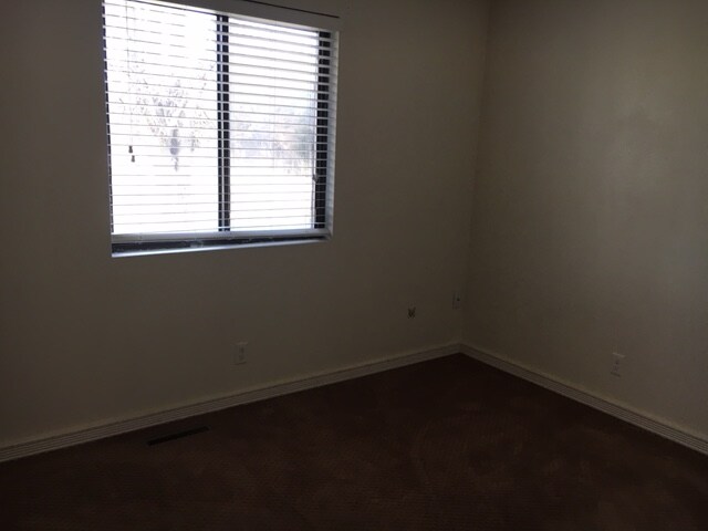 Building Photo - 2604 N Webb Rd